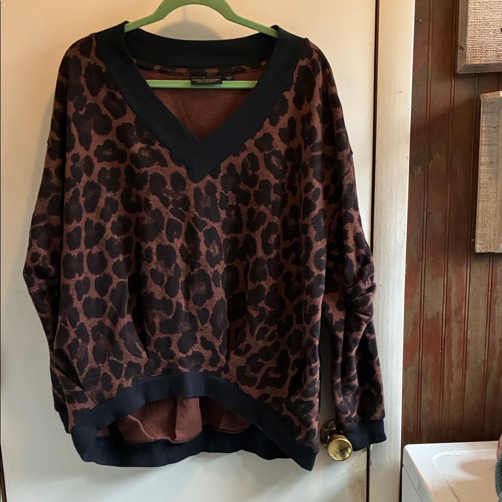 Women's Leopard V-Neck Pullover Sweatshirt - Brown/Black